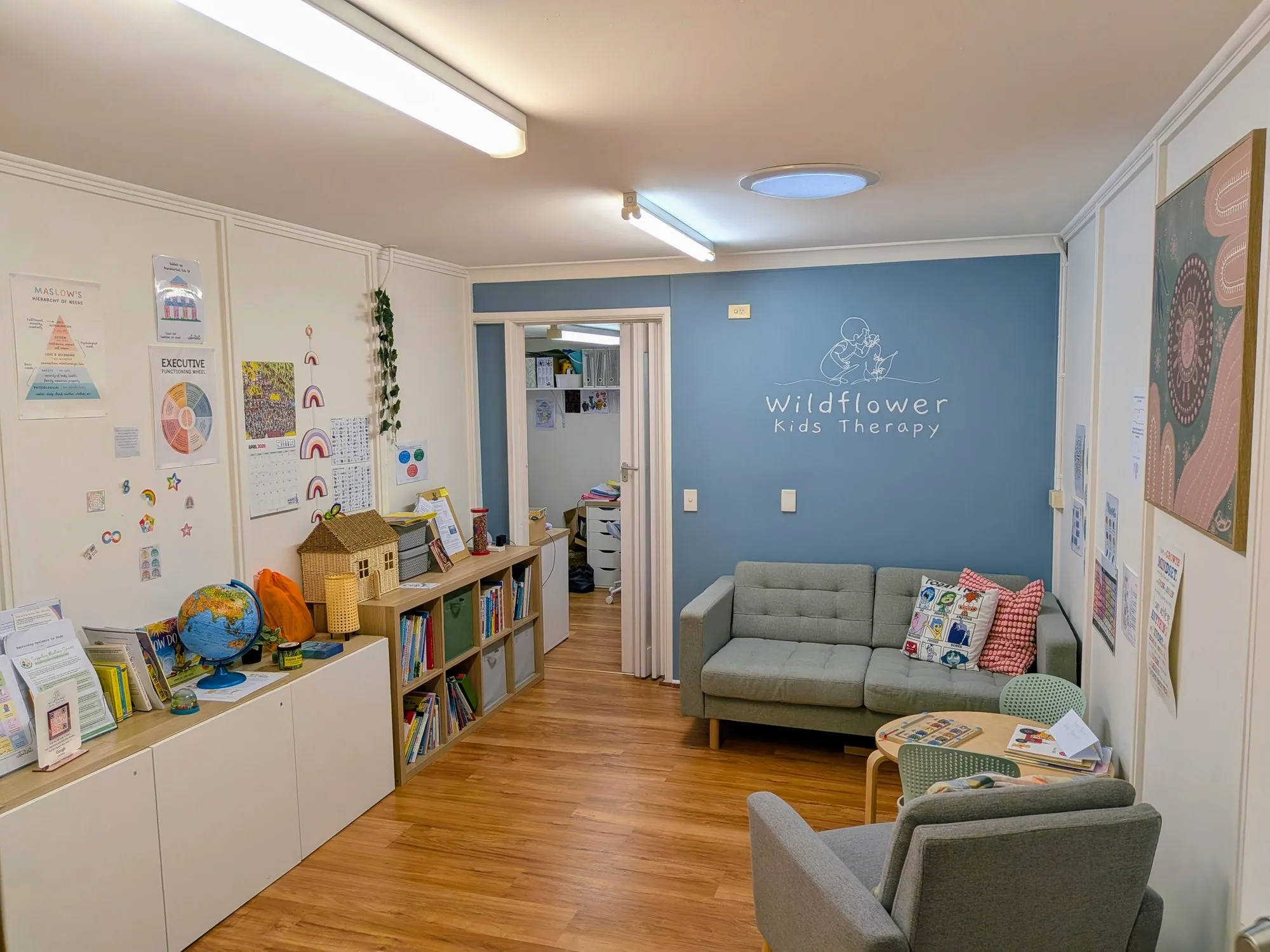 The clinic lounge with bookshelves and a reading corner